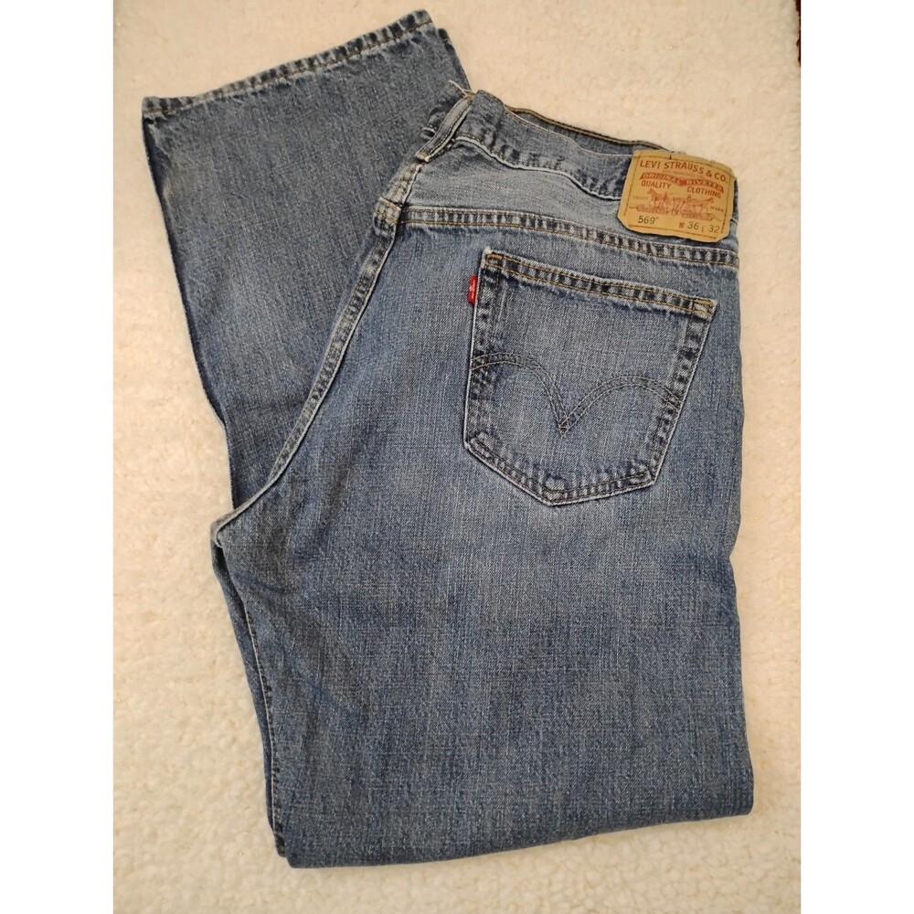 Levis Jeans Mens 36x32 Blue 569 Loose Straight Med/Dark Wash Denim Pockets Work